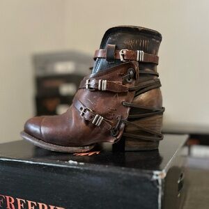 EUC FREEBIRD CRUE COGNAC SIZE 6